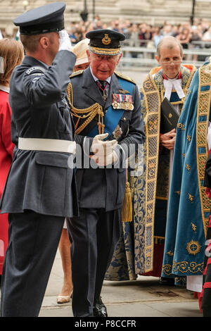 Londres, Royaume-Uni. 10 juillet, 2018. Camilla, la duchesse de Cornouailles et le Prince Charles, prince de Galles assiste à un service à l'occasion du centenaire de la Royal Air Force, le mardi 10 juillet 2018 s'est tenue à l'abbaye de Westminster, Londres. Sur la photo : Camilla, la duchesse de Cornouailles, le Prince Charles, prince de Galles. Credit : Julie Edwards/Alamy Live News Banque D'Images