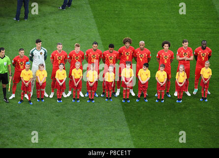 Saint-pétersbourg, Russie. 10 juillet, 2018. La Belgique les joueurs s'affrontent dans les hymnes nationaux, de gauche à droite : Eden Hazard, le gardien Thibaut Courtois, Toby Alderweireld, Kevin De Bruyne, Nacer Chadli, Moussa Dembele, Marouane Fellaini, Vincent Kompany, Axel Witsel, Thomas Vermaelen et Romelu Lukaku GES/football/World Championship 2018 Russie : Demi-finales : France - Belgique, 10.07.2018/GES/soccer/football Worldcup 2018 Russie : demi-finale : la France contre la Belgique, Saint-Pétersbourg, 10 juillet, 2018 | dans le monde entier : dpa Crédit/Alamy Live News Banque D'Images