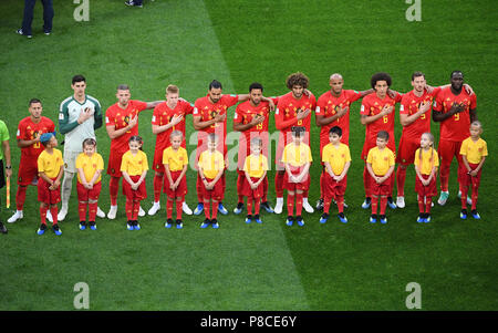 Saint-pétersbourg, Russie. 10 juillet, 2018. La Belgique les joueurs s'affrontent dans les hymnes nationaux, de gauche à droite : Eden Hazard, le gardien Thibaut Courtois, Toby Alderweireld, Kevin De Bruyne, Nacer Chadli, Moussa Dembele, Marouane Fellaini, Vincent Kompany, Axel Witsel, Thomas Vermaelen et Romelu Lukaku GES/football/World Championship 2018 Russie : Demi-finales : France - Belgique, 10.07.2018/GES/soccer/football Worldcup 2018 Russie : demi-finale : la France contre la Belgique, Saint-Pétersbourg, 10 juillet, 2018 | dans le monde entier : dpa Crédit/Alamy Live News Banque D'Images