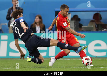 SÃO PETERSBURGO, MO - 10.07.2018 : FRANÇA X BÉLGICA - Eden Hazard et Benjamin Pavard pendant le match entre la France et la Belgique valable pour la Coupe du Monde 2018 demi-finale au stade Krestovsky à Saint-Pétersbourg, en Russie. (Photo : Ricardo Moreira/Fotoarena) Banque D'Images