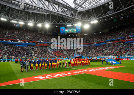 Les équipes alignez avant la Coupe du Monde 2018 match de demi-finale entre la France et la Belgique à Saint Petersbourg Stadium le 10 juillet 2018 à Saint-Pétersbourg, en Russie. (Photo de Daniel Chesterton/phcimages.com) Banque D'Images