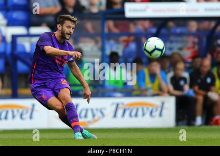 Adam Lallana de Liverpool en action. La pré-saison match amical de football, Tranmere Rovers v Liverpool au Prenton Park à Birkenhead, Wirral le mardi 10 juillet 2018. Ce droit ne peut être utilisé qu'à des fins rédactionnelles. Usage éditorial uniquement, licence requise pour un usage commercial. Aucune utilisation de pari, de jeux ou d'un seul club/ligue/dvd publications. Photos par Chris Stading/Andrew Orchard la photographie de sport/Alamy live news Banque D'Images