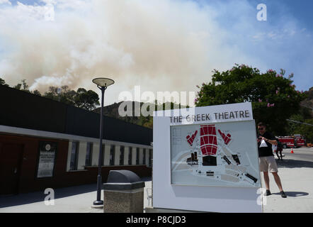 LOS ANGELES, CA - le 10 juillet : une vue générale de l'atmosphère du théâtre grec avec un feu de broussailles Griffith Park le 10 juillet 2018 à Los Angeles, Californie. Photo de Barry King/Alamy Live News Banque D'Images