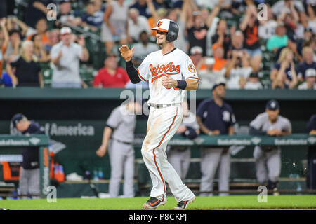 Baltimore, MD, USA. 10 juillet, 2018. Baltimore Orioles catcher Caleb Joseph (36) traverse la plaque de battre les Yankees de New York dans le 9ème pendant au Camden Yards de Baltimore, MD. Yankee vaincre les Orioles 6-5. Jonathan Huff/CSM/Alamy Live News Banque D'Images