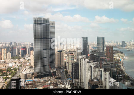 Shanghai, Shanghai, Chine. 11 juillet, 2018. Shanghai, Chine-L'Étoile Harbour International Centre est en construction à Shanghai, Chine.La Star Harbour International Centre sera le plus grand des bâtiments jumeaux à Shanghai. Crédit : SIPA Asie/ZUMA/Alamy Fil Live News Banque D'Images