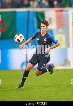 Belgique - France, football, Saint Petersburg, le 10 juillet 2018 Benjamin PAVARD, FRA 2 disques, contrôle la balle, action, full-size, Simple action avec la bille, corps plein, figure d'ensemble, plans, découpe, traitement unique balle, pick-up, coupe, coupe, BELGIQUE - FRANCE 0-1 FIFA World Cup 2018, demi-finale, la Russie, la saison 2018/2019, 10 juillet 2018 à Saint-Pétersbourg, en Russie. © Peter Schatz / Alamy Live News Banque D'Images