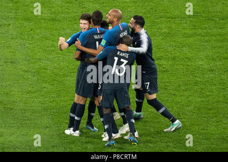 Saint-pétersbourg, Russie. 11 juillet, 2018 final. Les joueurs français de jubilation, jubilation, ils applaudissent, ils applaudissent, joie, Cheers, célébrer, plein la figure, France (FRA) - Belgique (BEL) 1 : 0, demi-finale, match 61, le 10.07.2018 à Saint-Pétersbourg ; Coupe du Monde de Football 2018 en Russie à partir de la 14.06. - 15.07.2018. © | Conditions de crédit dans le monde entier : dpa/Alamy Live News Banque D'Images