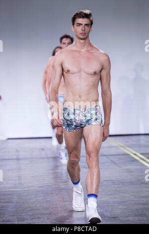 10 juillet 2018 - New York, USA - Parke Ronen Printemps Été 2019 piste à New York Fashion Week mens. Crédit photo : Rudy K Banque D'Images