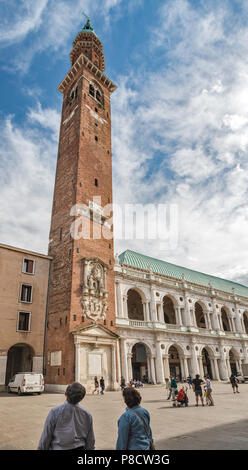 Torre Bissara, tour de l'horloge, 12e siècle, Basilique palladienne, Piazza dei Signori, à Vicenza, Vénétie, Italie Banque D'Images