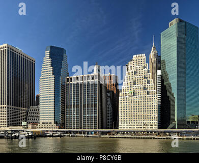 Vue sur la partie basse de Manhattan à jour ensoleillé. Banque D'Images