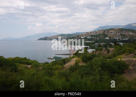 Une grande station balnéaire avec plages spacieuses et piers s'étendant dans le bleu de la mer sans bornes . Pour votre conception Banque D'Images