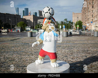 Moscou, Russie - juin, 22, 2017 La mascotte officielle de la Coupe du Monde de la FIFA 2018 et la Coupe des Confédérations 2017 Zabivaka sur colline Poklonnaya wolf Banque D'Images