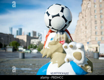 Moscou, Russie - juin, 22, 2017 La mascotte officielle de la Coupe du Monde de la FIFA 2018 et la Coupe des Confédérations 2017 Zabivaka sur colline Poklonnaya wolf Banque D'Images