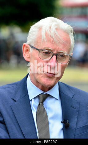 Norman Lamb MP (LibDem : Noth Norfolk) interviewé sur College Green, Westminster, juillet 2018. Libdem porte-parole de la Santé Banque D'Images