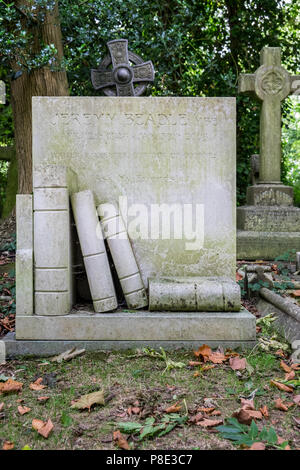 Jeremy Beadle tombe, dans le Cimetière de Highgate, Londres. Banque D'Images