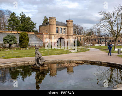 Dans le Jardin botanique de Karlsruhe, en mars. Baden-Württemberg, Allemagne Banque D'Images