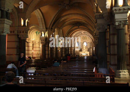 La partie inférieure de la basilique du Sanctuaire de Notre-Dame de Fourvière à Lyon, France Banque D'Images