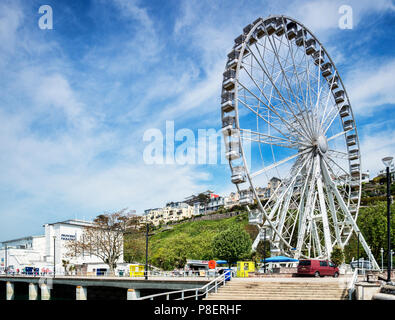 21 Mai 2018 : Torquay, Devon, UK - l'English Riviera roue et Princess Theatre. Banque D'Images
