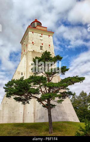 Grand ancien phare de l'île d'Hiiumaa, Kopu, Estonie. Il est l'un des plus anciens phares dans le monde, après avoir été en service continu depuis sa c Banque D'Images