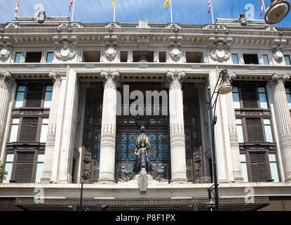 Dans Selfridges Oxford Street, Londres. Banque D'Images