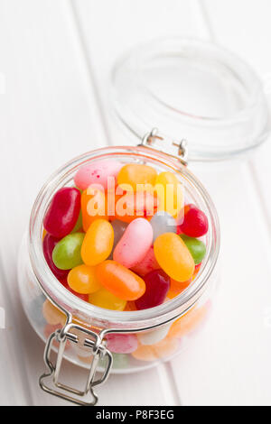 Sweet jelly beans dans le bocal. Banque D'Images