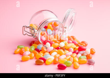 Sweet jelly beans dans le bocal. Banque D'Images