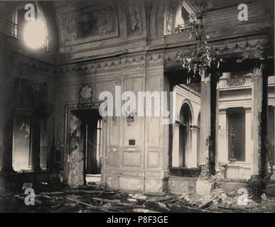 Salle à manger du Palais d'hiver après l'explosion, le soir du 17 février 1880. Musée : Bibliothèque d'État de Russie, Moscou. Banque D'Images