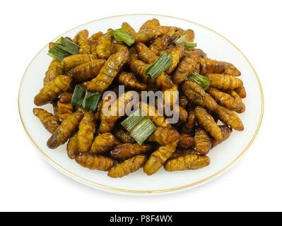 Cuisine et nourriture, assiette de frites traditionnelles Thai Coconut marinés aux herbes vers isolé sur fond blanc. L'un des plus célèbres rues Banque D'Images