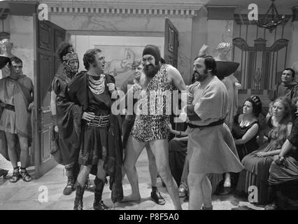 Jusqu'Pompéi (1971) Bernard Bresslaw, Roy Hudd, Lance Percival, Date : 1971 Banque D'Images