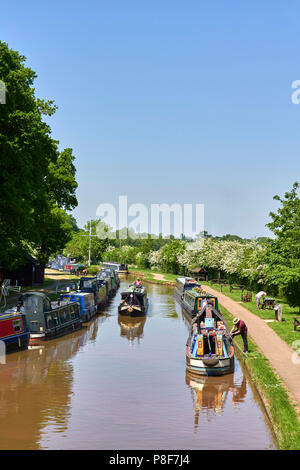 Du canal de Shropshire Union vue à partir du pont à Nantwich marina Banque D'Images