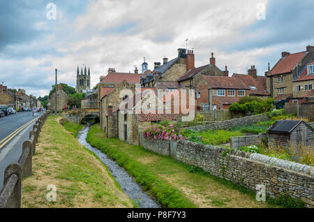 Market Place pont sur le ruisseau de Helmsley North Yorkshire Banque D'Images