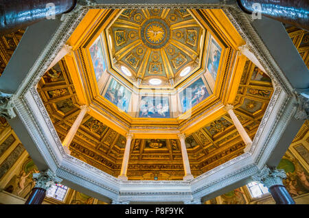 Le Baptistère du Latran (San Giovanni in Fonte) près de la Basilique de Saint John à Rome, Italie. Banque D'Images