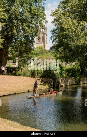 Barque sur la rivière Cherwell à Oxford en Angleterre. Banque D'Images