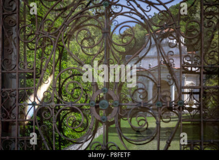 Vue sur les chapelles et la voie sacrée de Sacro Monte di Varese, UNESCO World Heritage Site. Sacro Monte di Varese, Varèse, Lombardie, Italie. Banque D'Images