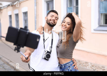 Bon voyage couple, selfies humeur romantique. Banque D'Images