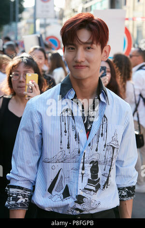 MILAN - le 17 juin : Changmin avant Prada fashion show, Milan Fashion Week street style le 17 juin 2018 à Milan. Banque D'Images