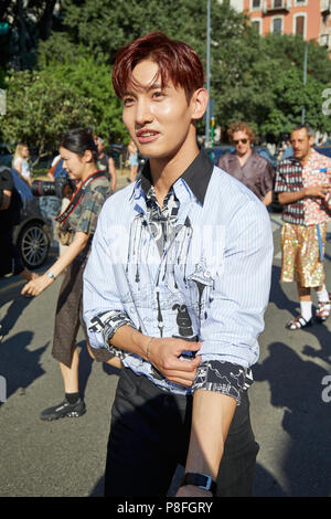 MILAN - le 17 juin : Changmin avant Prada fashion show, Milan Fashion Week street style le 17 juin 2018 à Milan. Banque D'Images