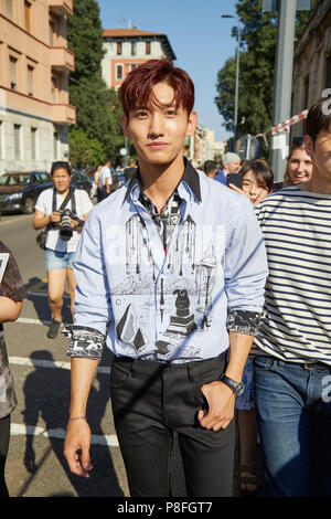 MILAN - le 17 juin : Changmin avant Prada fashion show, Milan Fashion Week street style le 17 juin 2018 à Milan. Banque D'Images