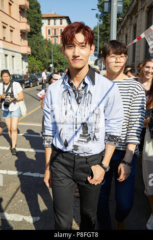 MILAN - le 17 juin : Changmin avant Prada fashion show, Milan Fashion Week street style le 17 juin 2018 à Milan. Banque D'Images