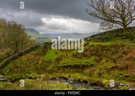 La vue depuis le hall sont tombés sur le versant sud de Blencathra vers St John's, dans la vallée dans le Parc National du Lake District, Cumbria, Angleterre. Banque D'Images