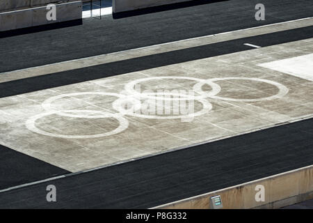 Anneaux olympiques dans le stade panathénaïque Banque D'Images