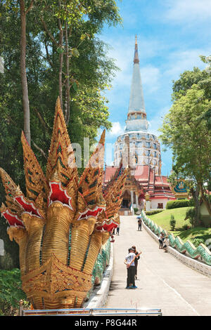 Statue de Naga, le serpent, le cobra royal, dirigé plusieurs Wat Bang Riang, temple de buddhistic, Thap mis, Amphoe hap mis, province de Phang Nga, Thailande, Asie Banque D'Images