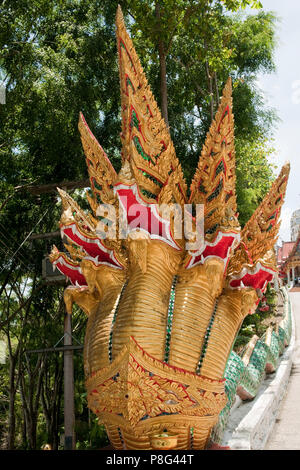 Statue de Naga, le serpent, le cobra royal, dirigé plusieurs Wat Bang Riang, temple de buddhistic, Thap mis, Amphoe hap mis, province de Phang Nga, Thailande, Asie Banque D'Images