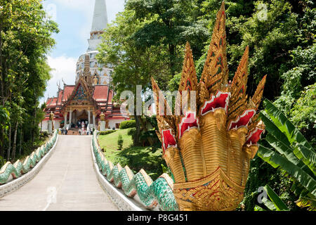 Statue de Naga, le serpent, le cobra royal, dirigé plusieurs Wat Bang Riang, temple de buddhistic, Thap mis, Amphoe hap mis, province de Phang Nga, Thailande, Asie Banque D'Images