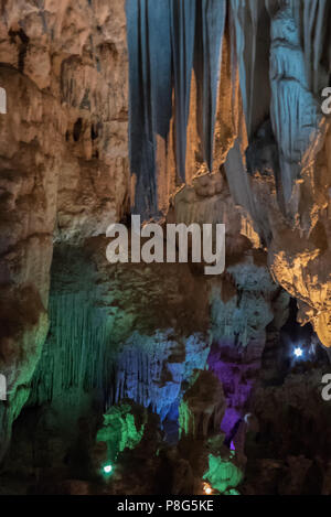 À l'intérieur des grottes, Dao Voir la baie d'Ha Long, Quảng Ninh Province, Viet Nam Banque D'Images