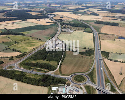 Vue aérienne de Selby Fork avec l'ancienne A1 et nouvelle A1(M), South Milford près de Leeds Banque D'Images