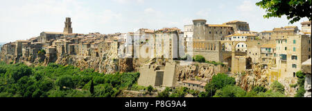 Vue panoramique sur la ville de Pitigliano en Italie Banque D'Images