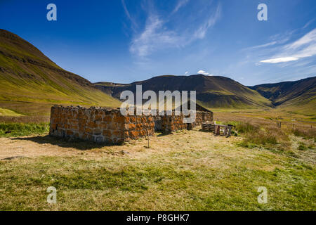 Anciennes ruines, Olafsdalur Gilsfjordur, fjord, Fjord de l'Ouest, l'Islande Banque D'Images