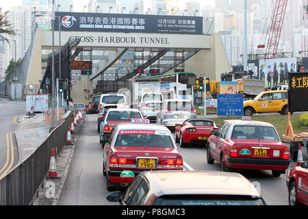 Hong Kong, la Chine, l'embouteillage devant le péage de la Croix Harbour Tunnel Banque D'Images