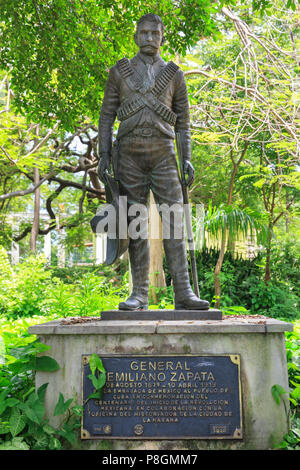 Statue d'Overground révolutionnaire mexicain Emiliano Zapata dans Parque Zapata, Miramar, La Havane, Cuba Banque D'Images